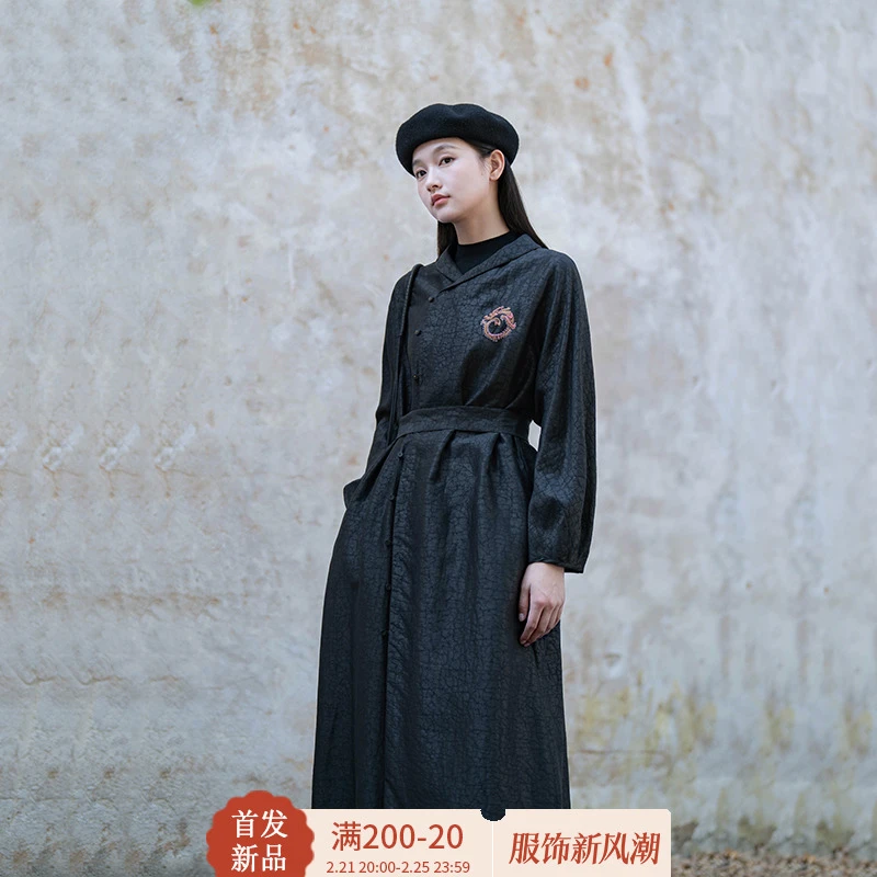 言作原创设计新中式龙纹绣花25姆米龟纹香云纱风衣 玄月弯弯 五