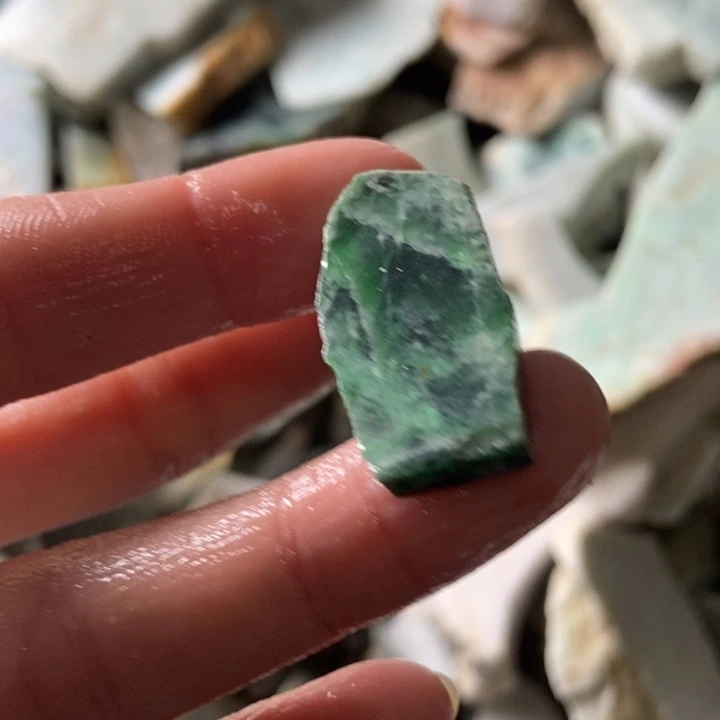 翡翠颈饰未镶嵌天然翡翠