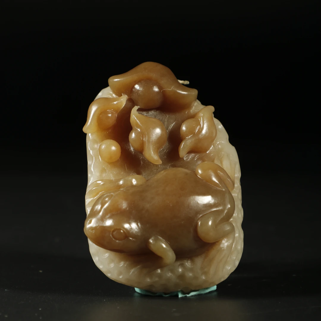 lot8823和田玉呱呱来财摆件/云南典藏