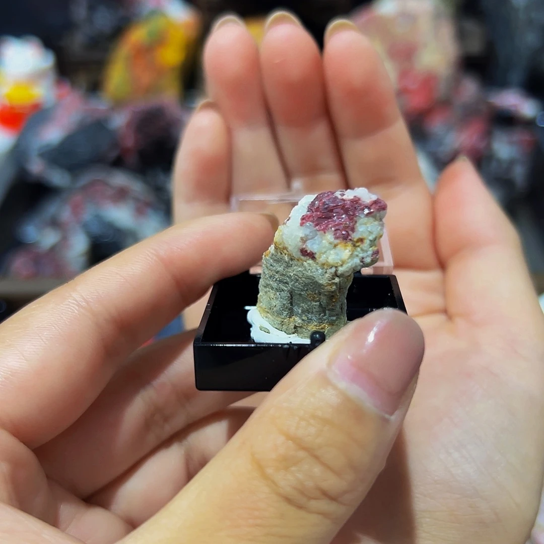 天然辰砂朱砂原石摆件