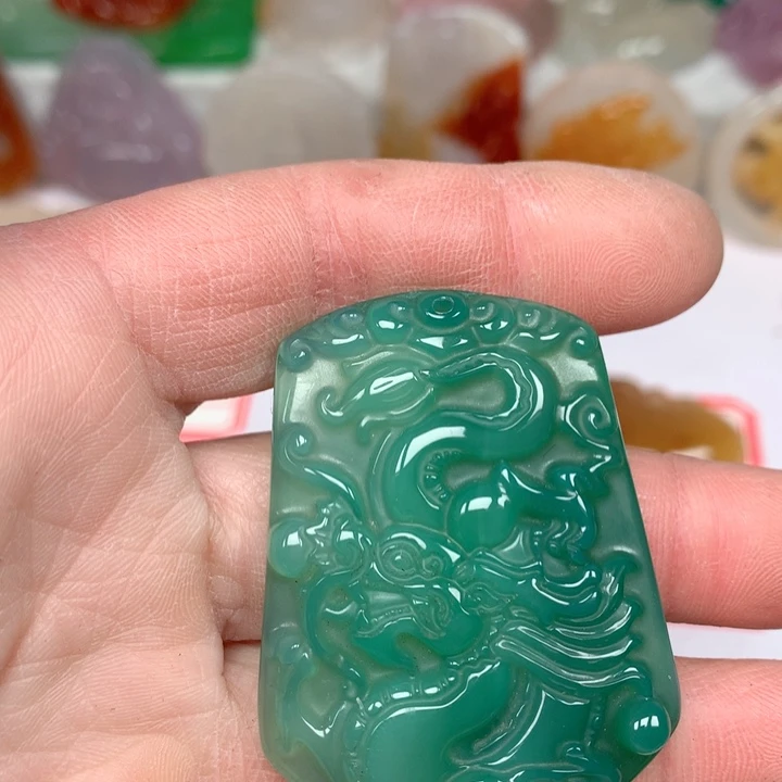 玛瑙/玉髓颈饰未镶嵌小**鱼