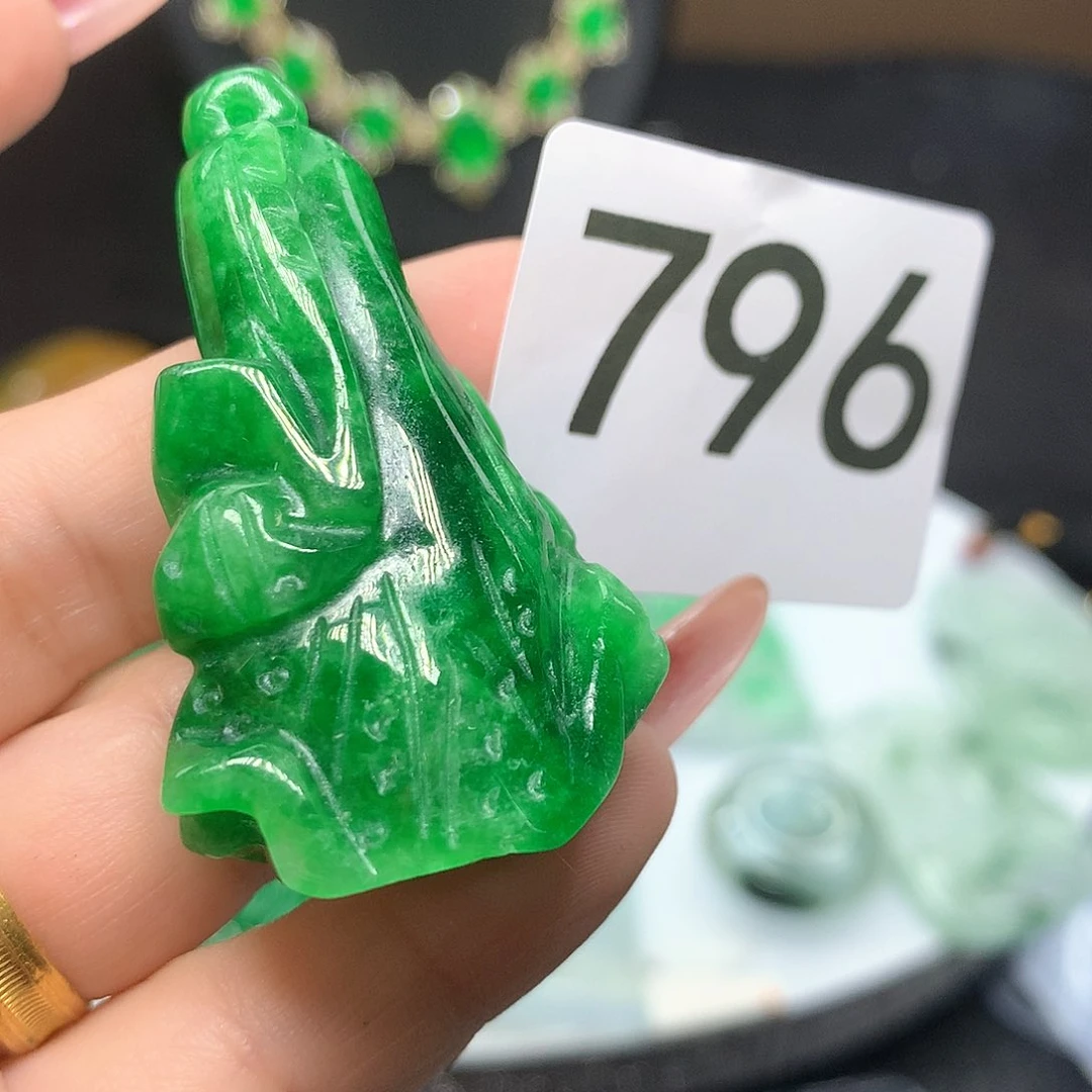 翡翠吊坠(赠链)未镶嵌