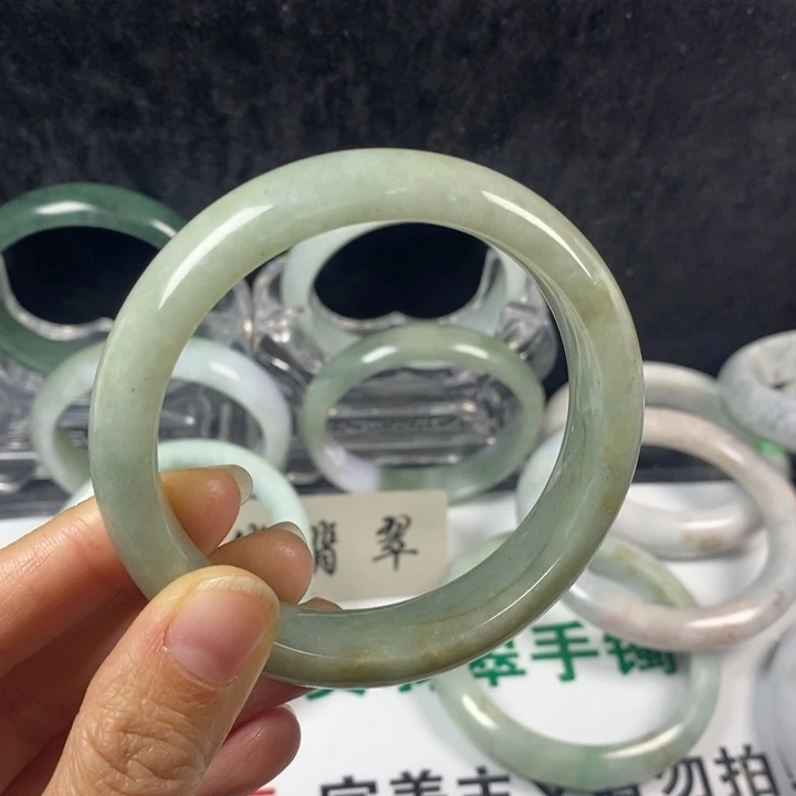翡翠未镶嵌手镯30号。58.9圈