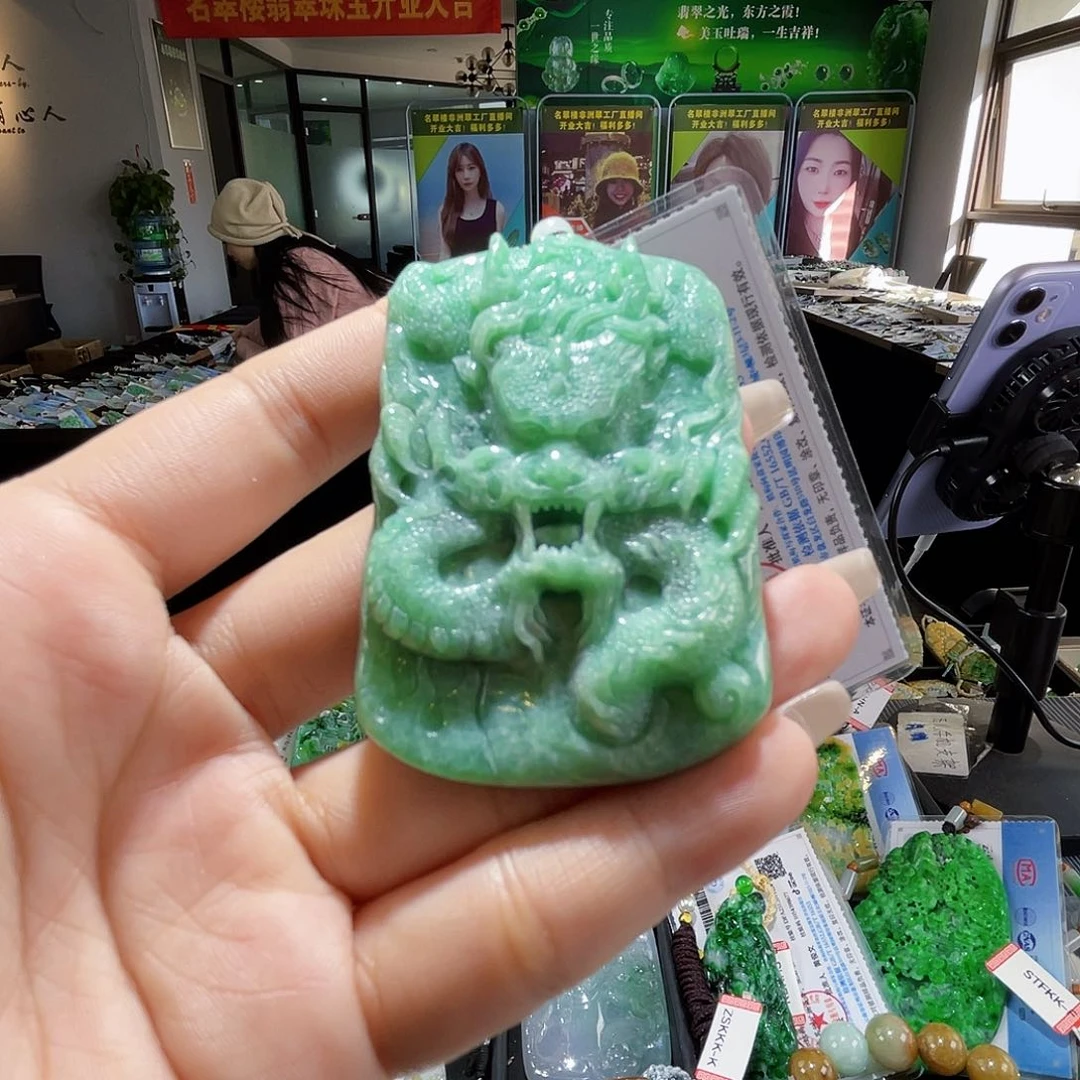 颈饰未镶嵌翡翠一