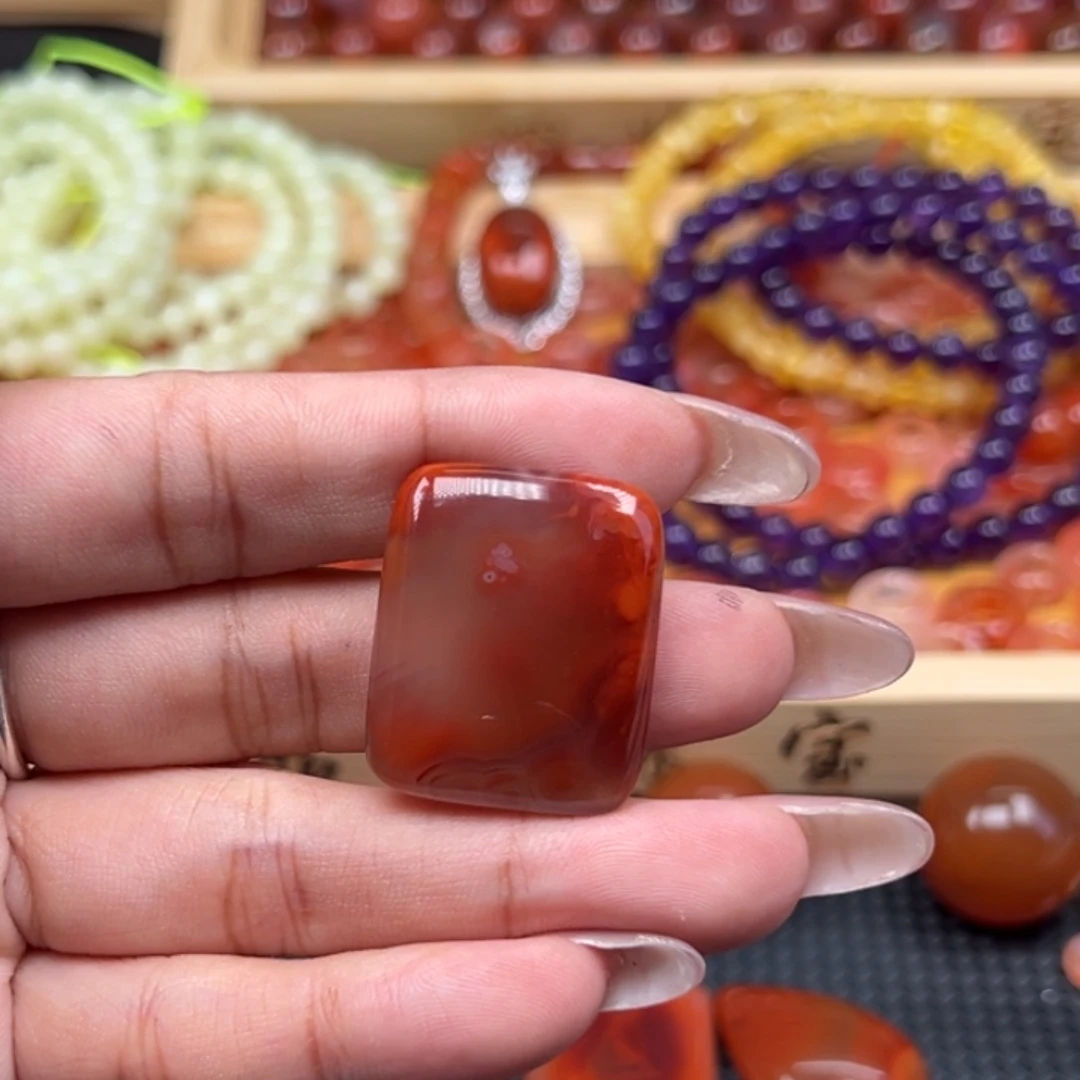 南红玛瑙未镶嵌吊坠(不含链)微瑕处理，介意慎拍