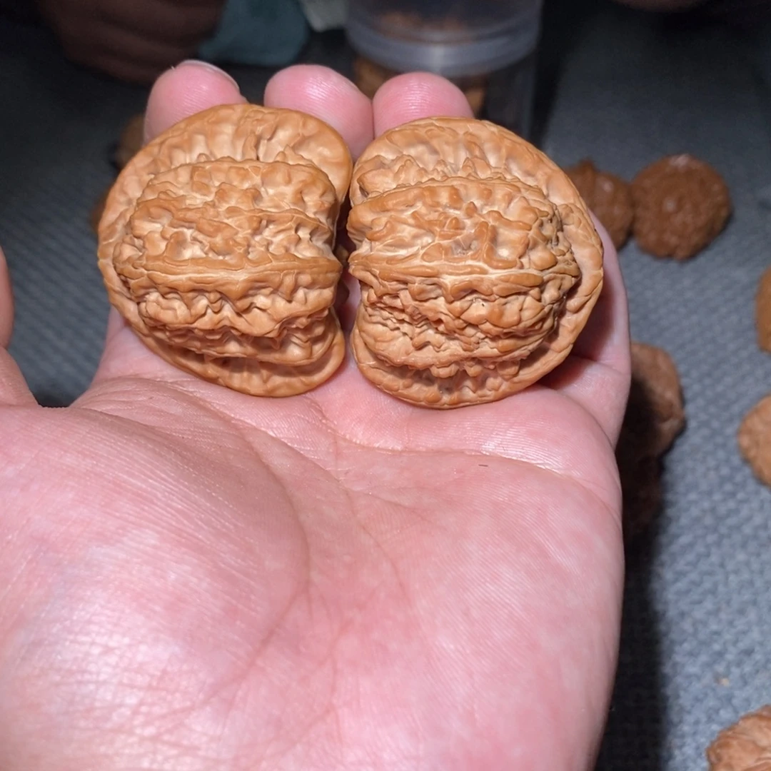 吊坠桃核46三角白