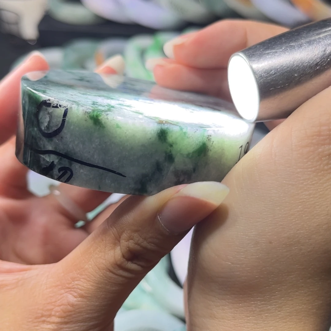 定制翡翠未镶嵌天然翡翠手镯