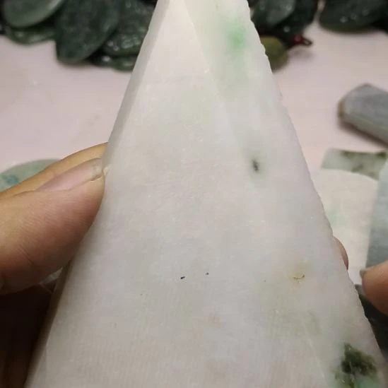 翡翠未镶嵌颈饰挂件