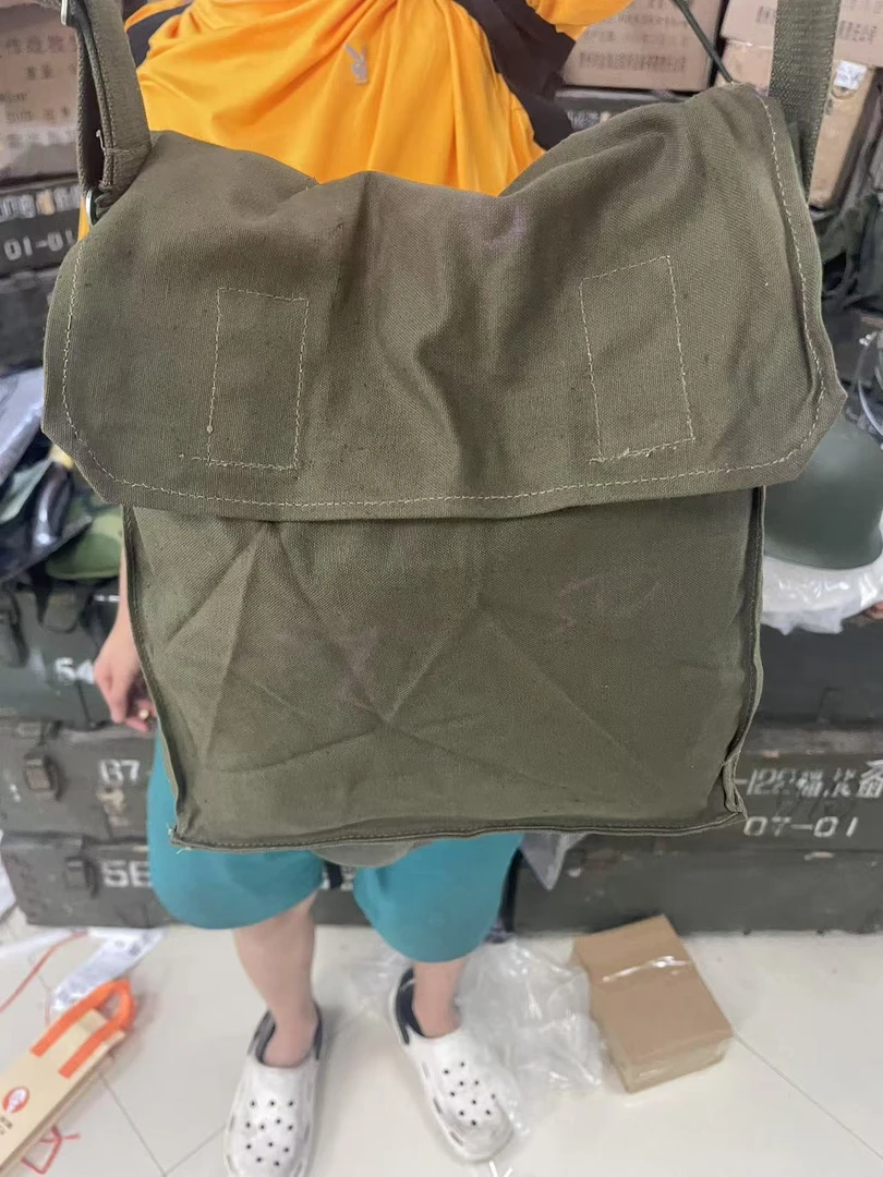老物件帆布小挂包户外复古简约单肩包怀旧小书包适合上班使用