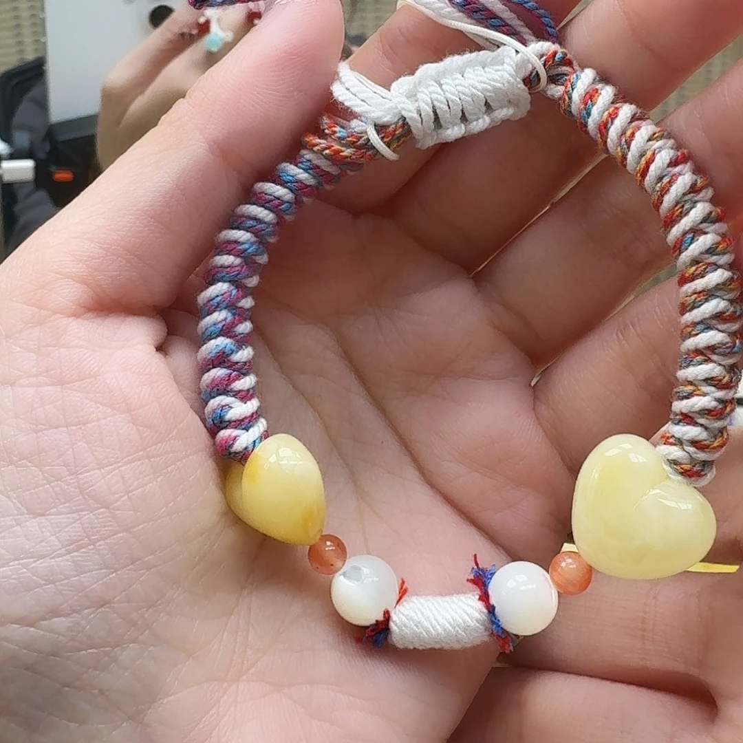 未镶嵌琥珀裸石爱心