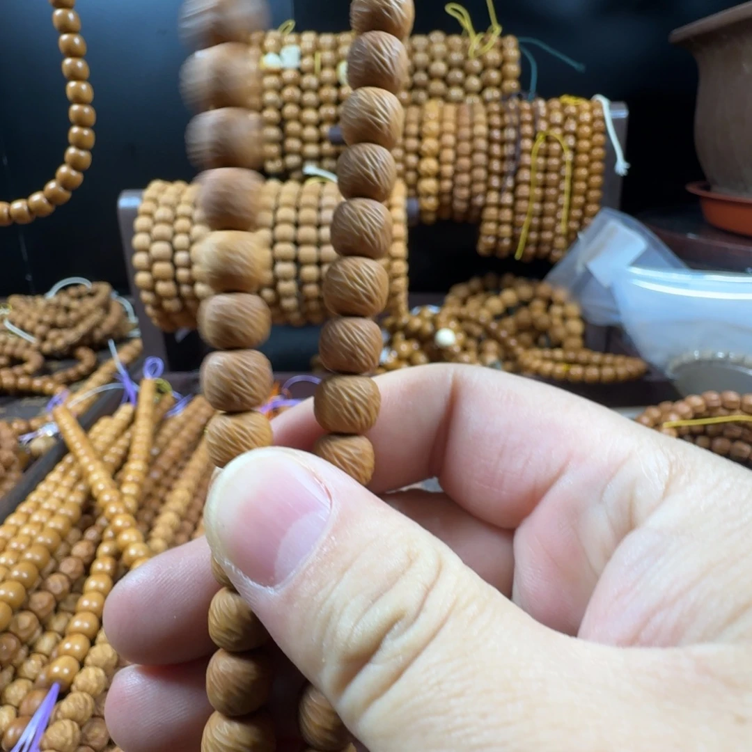 猴头核桃吊坠瑕疵云锦