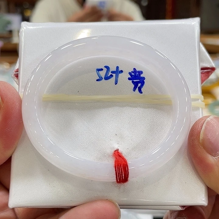 翡翠手镯未镶嵌翡翠