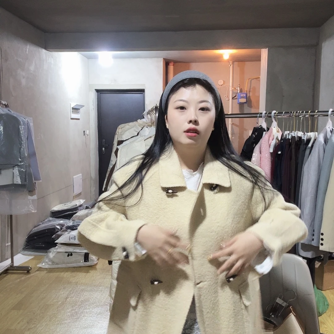 小***鸭719外套。