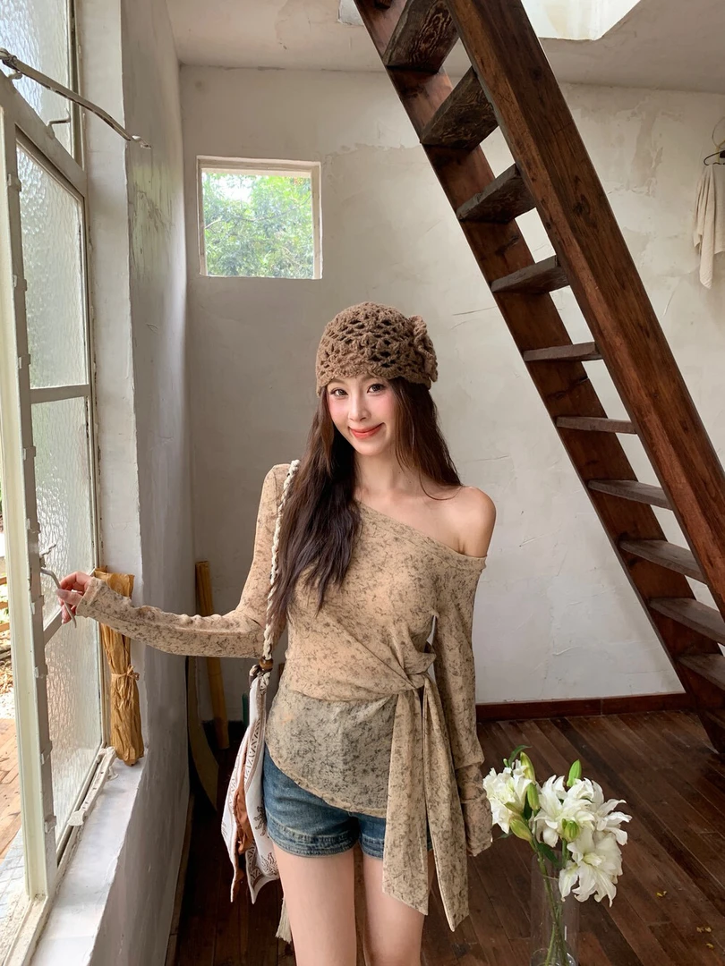 2025秋季设计感斜领露肩扎染绑带收腰小衫网纱收腰显瘦上衣设计感