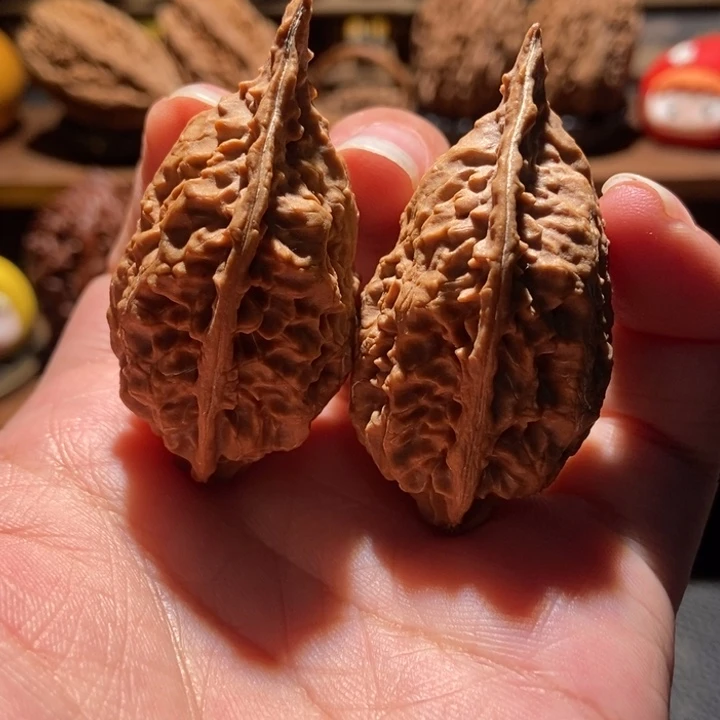 文玩核桃吊坠楸玥核28