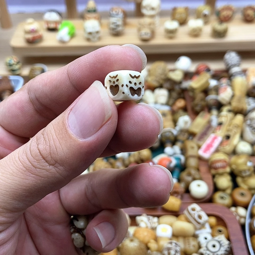 其他鹿骨喜怒哀乐配饰背云