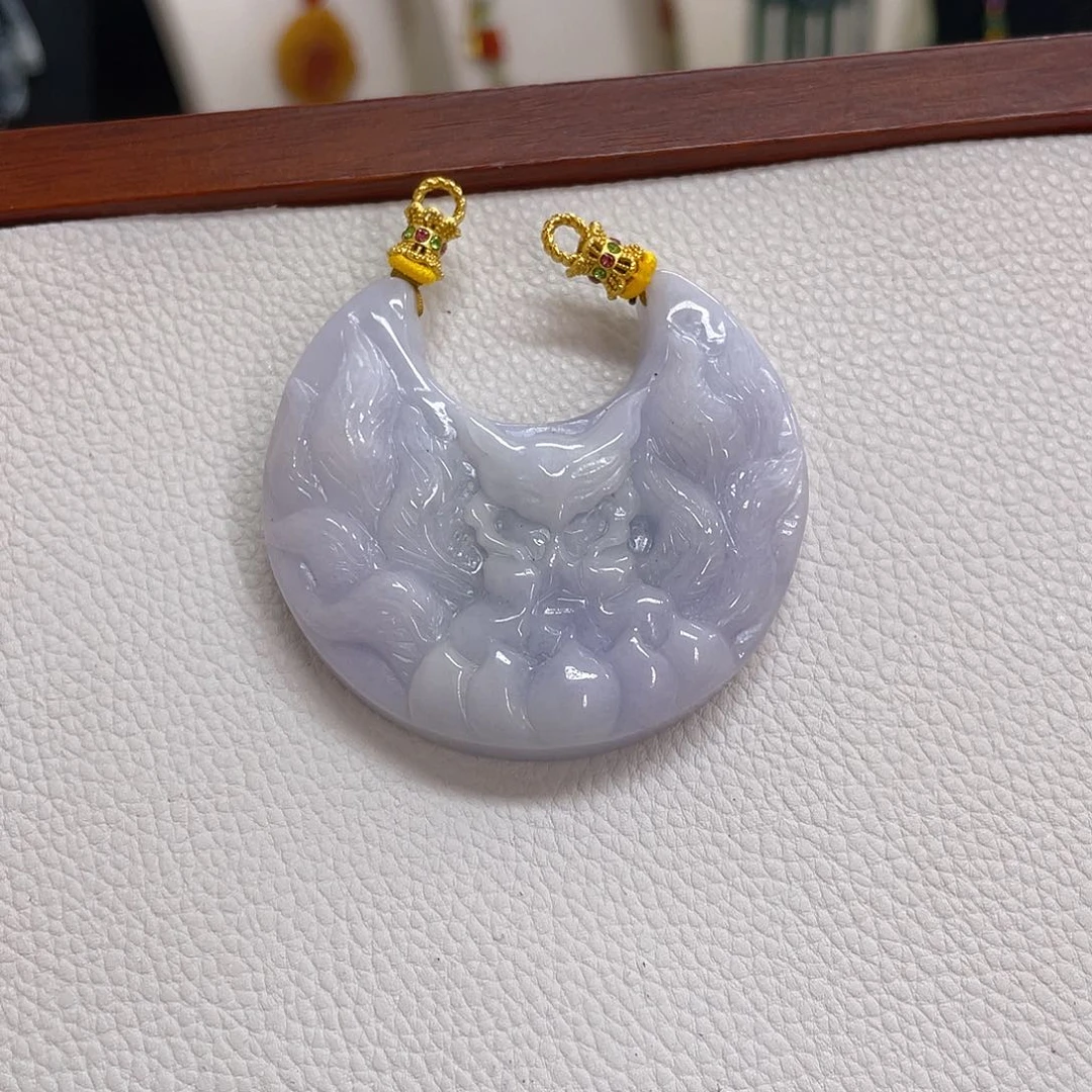 翡翠未镶嵌颈饰狐狐