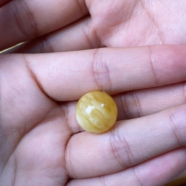 未镶嵌琥珀裸石圆珠