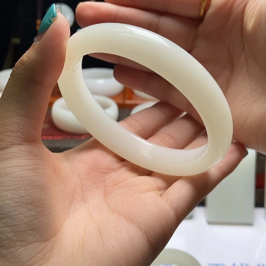 夏***道58圈口正圈手镯白色