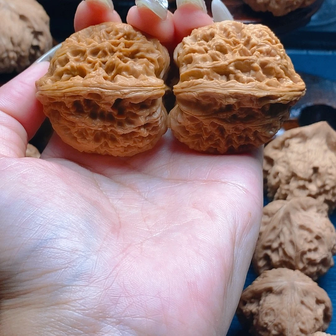 楚***玖吊坠文玩核桃南疆