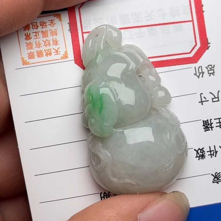 翡翠未镶嵌颈饰葫芦