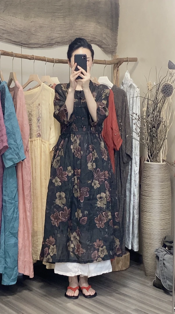 夏季黑花复古色立领风琴褶盘扣苎麻连衣裙