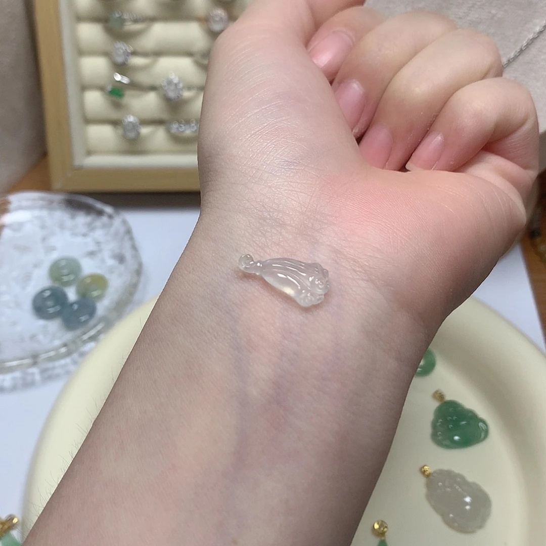 翡翠未镶嵌颈饰白冰小莲蓬