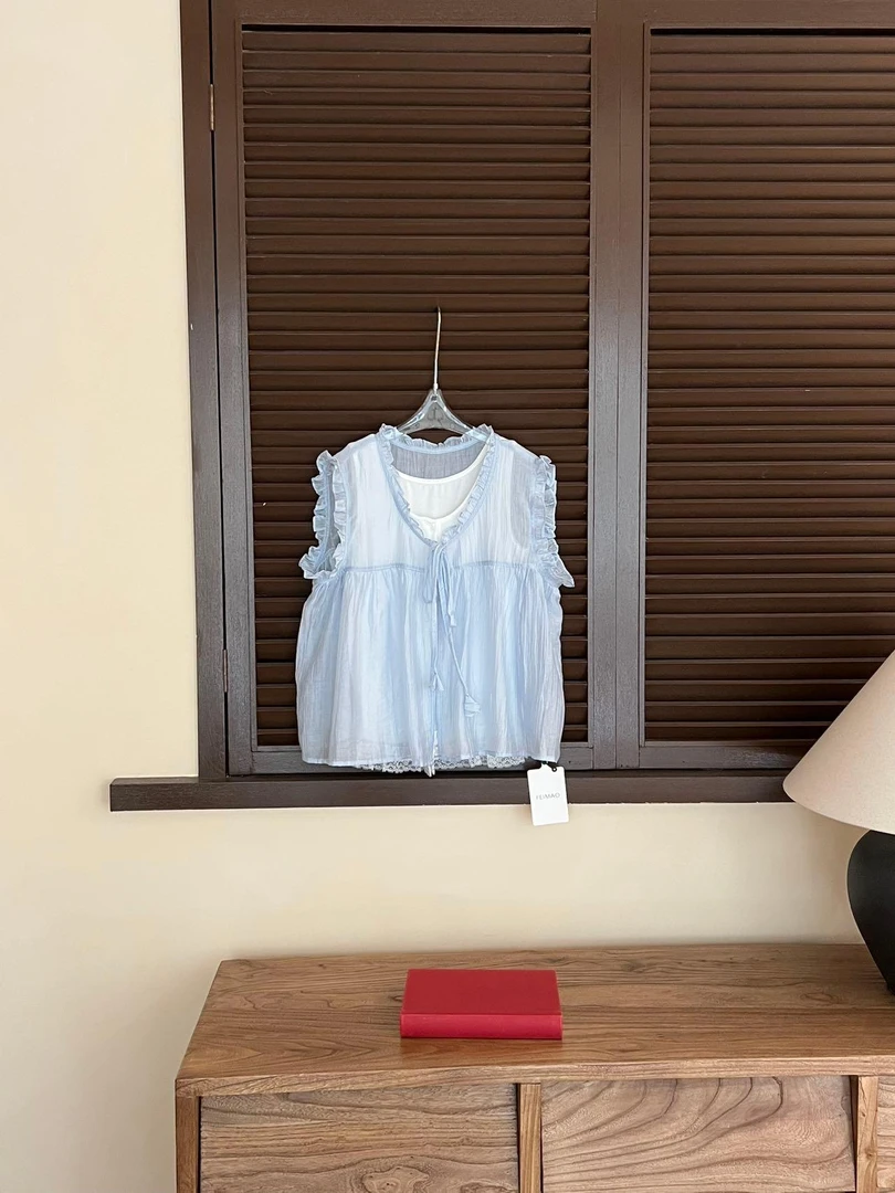 【心软的神～】26823 法式木耳边小飞袖衬衫甜美无袖上衣+蕾丝背心