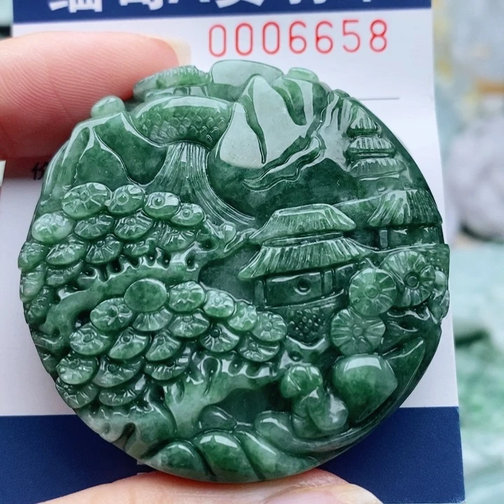 翡翠未镶嵌颈饰一