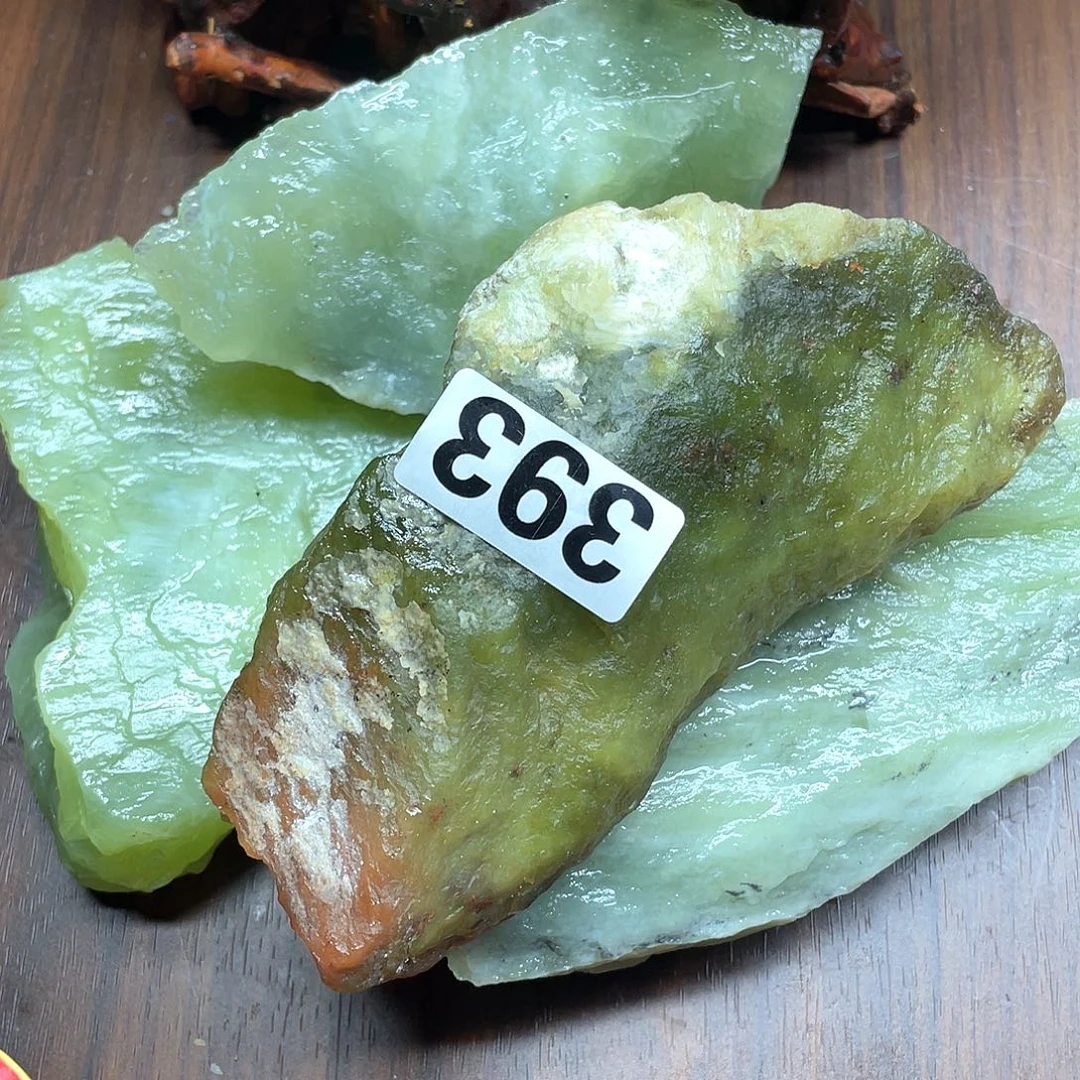 山***士未镶嵌蛇纹石玉原石
