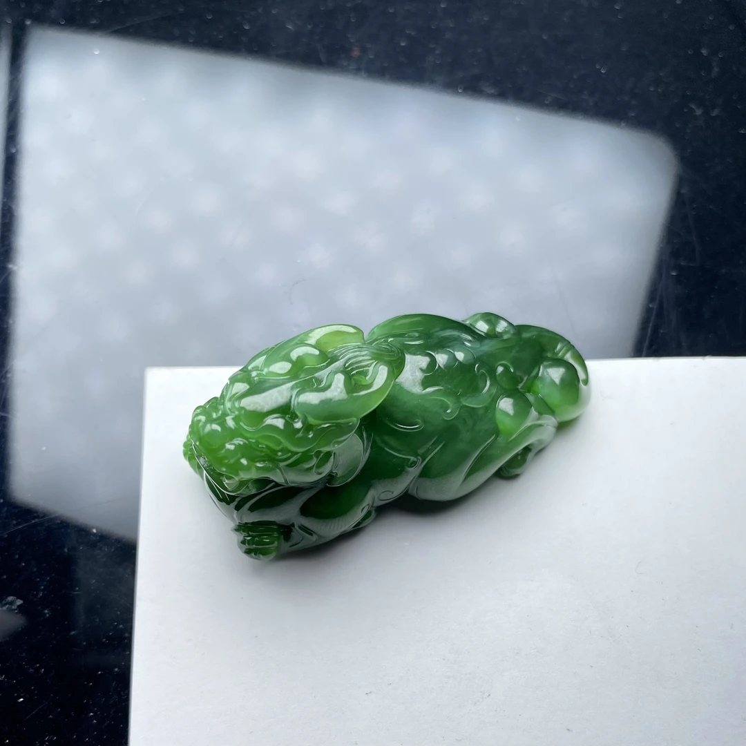 俄罗斯碧玉纯手工辣绿冰底荧光猫眼仿古龙貔貅