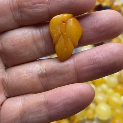 手串植物珀未镶嵌吊坠