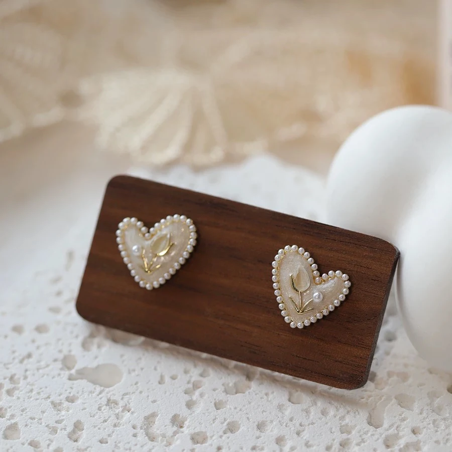 铜合金耳饰 郁金香爱心耳钉小众设计感气质甜美百搭耳饰女K699