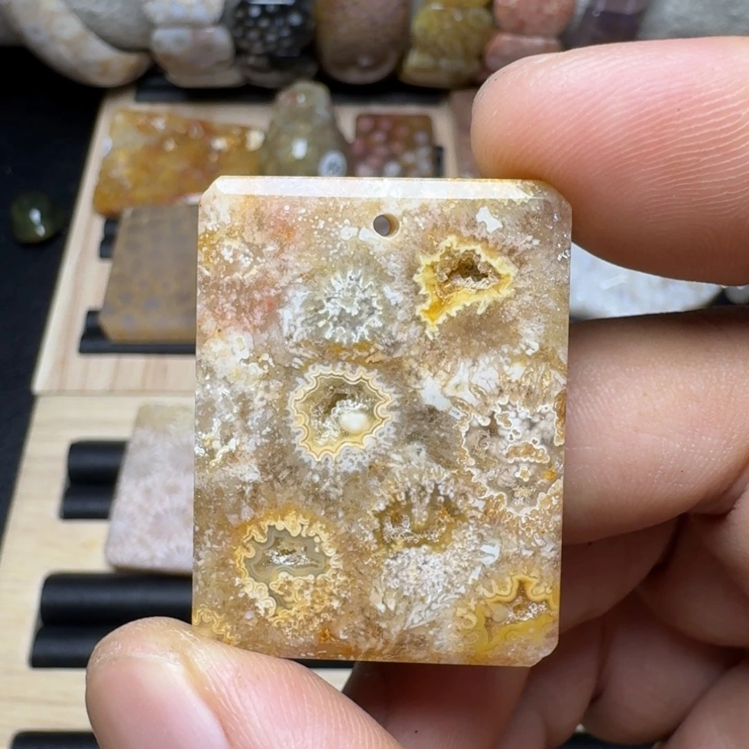 未镶嵌纯天然色有机玉石保真色硅化玉