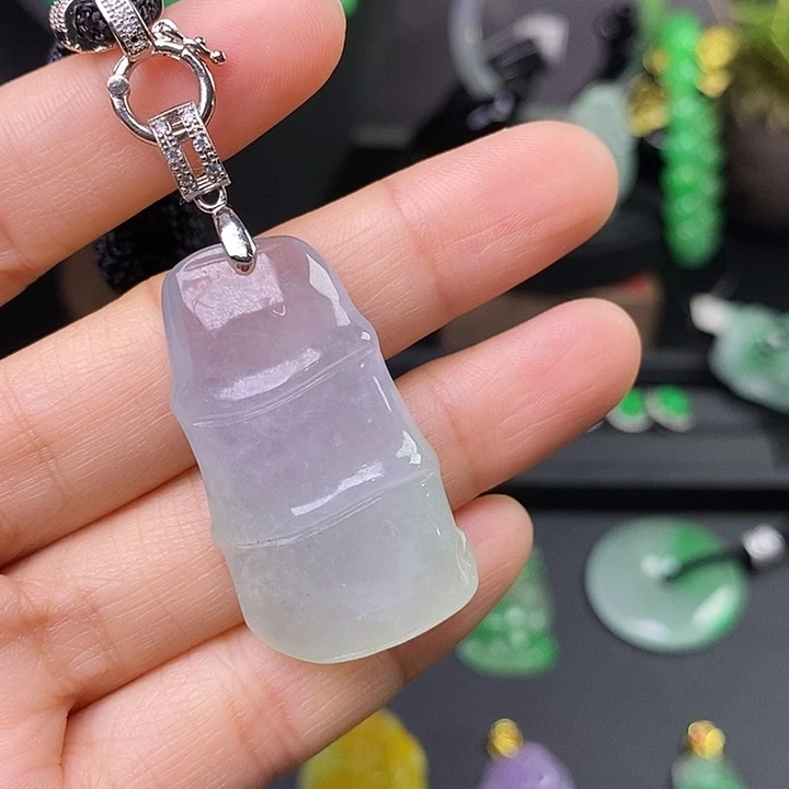 翡翠未镶嵌吊坠(赠链)