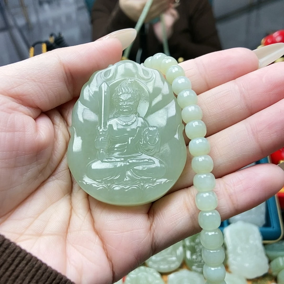 和田玉颈饰未镶嵌玉**峰