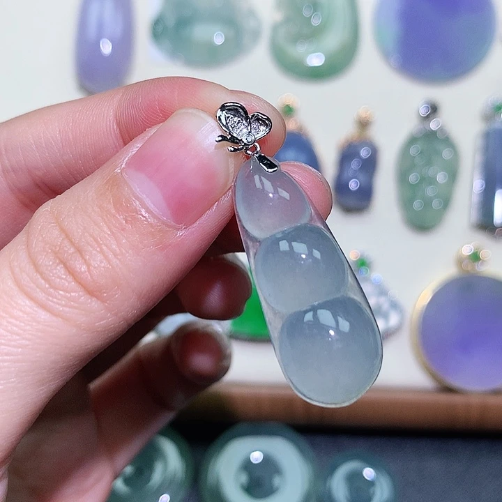 翡翠18K金镶嵌颈饰豆子