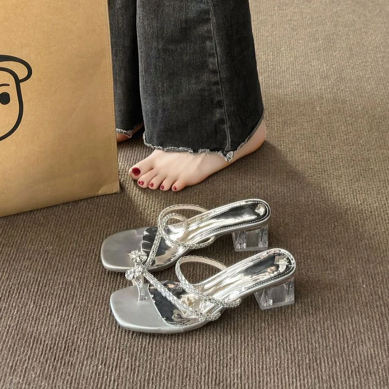 水晶绝美粗跟凉拖鞋女夏季外穿2025新款配裙子法式夹趾凉鞋高跟鞋