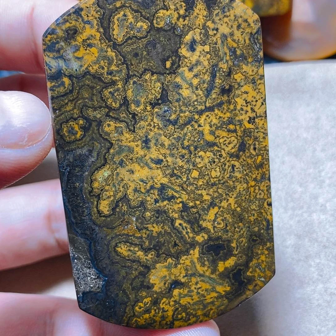 玛瑙/玉髓颈饰未镶嵌吃*鱼