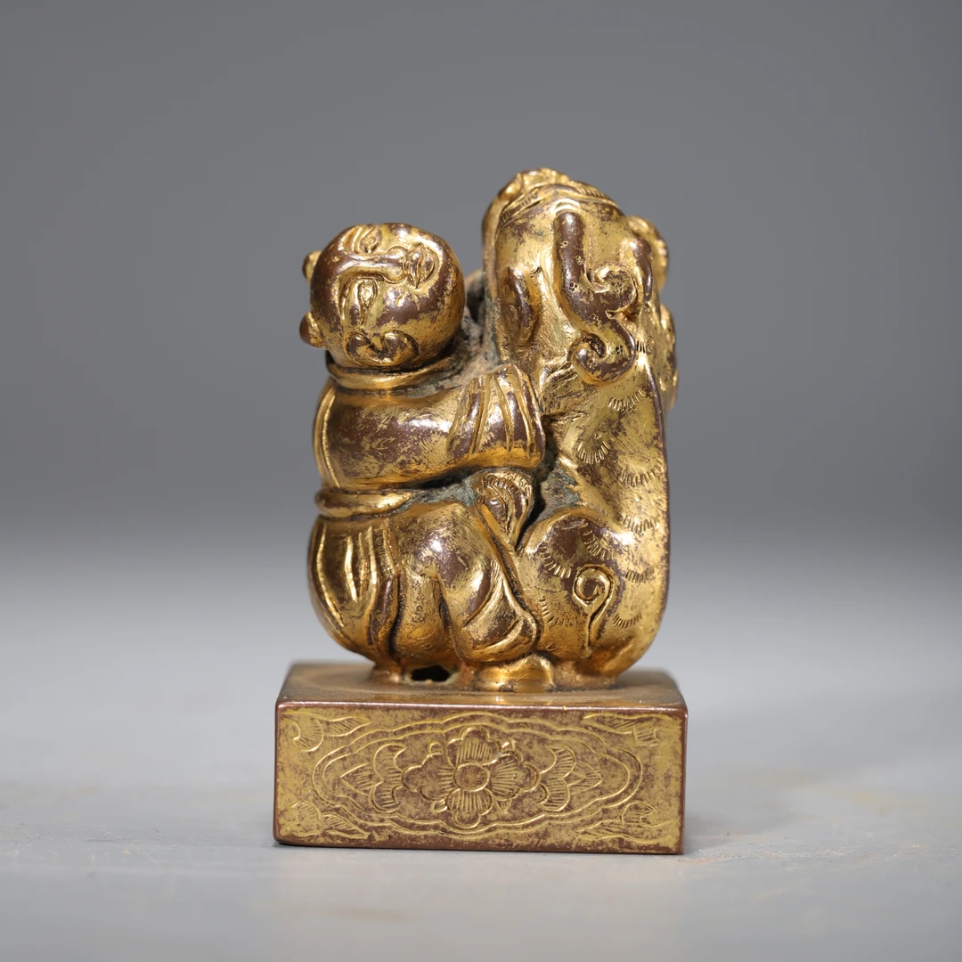 ZH33 明代 铜鎏金童子戏狮印章