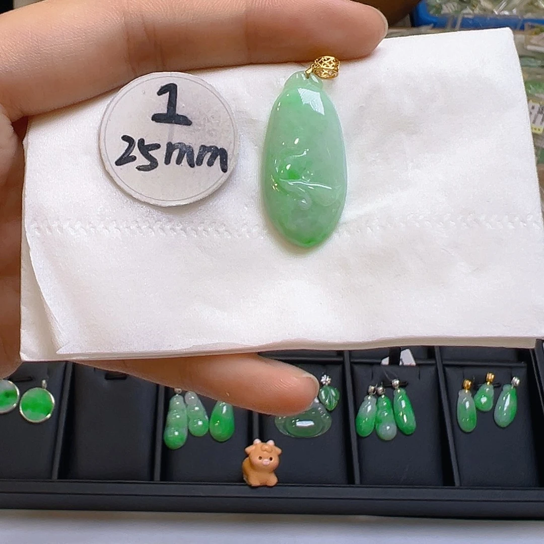 翡翠吊坠(不含链)18K金镶嵌翡翠