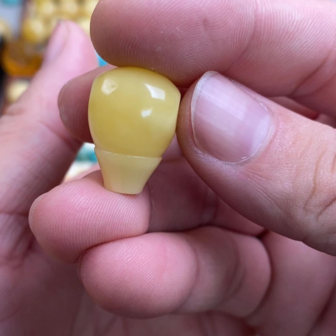 李***情蜜蜡未镶嵌裸石配饰