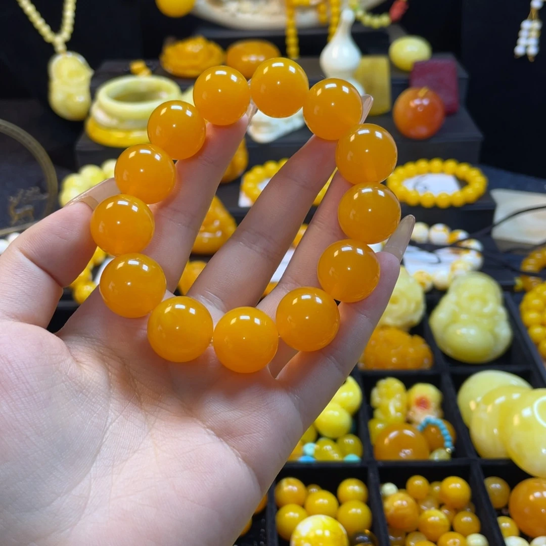 东***茵鸡油黄浅飘花卡18手串一条