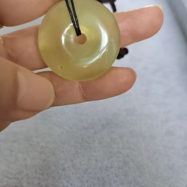 未镶嵌蛇纹石玉吊坠