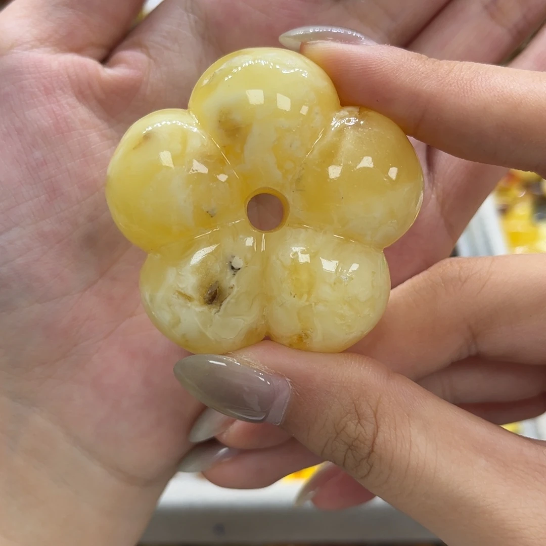 琥珀未镶嵌颈饰天然琥珀大白花微瑕特价25克价介意勿拍不退换