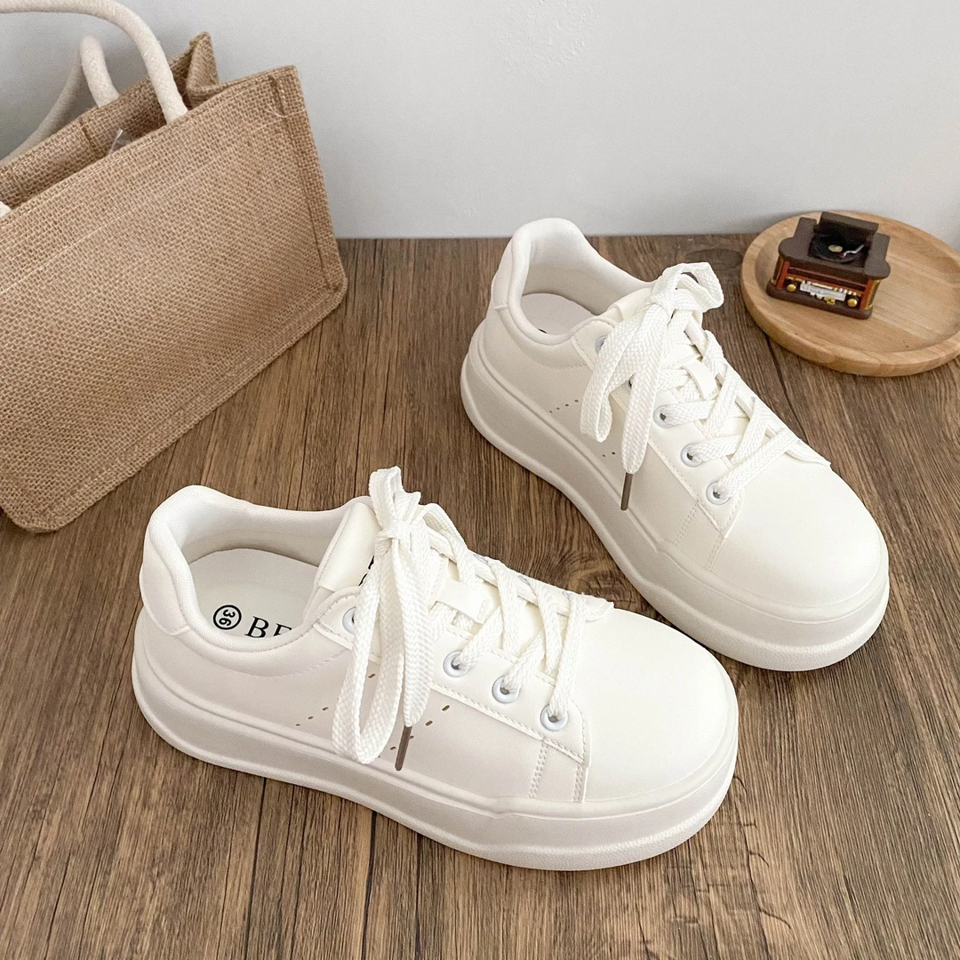 厚底轻便小白鞋女2025春秋新款增高圆头百搭平底舒适学生爆款板鞋