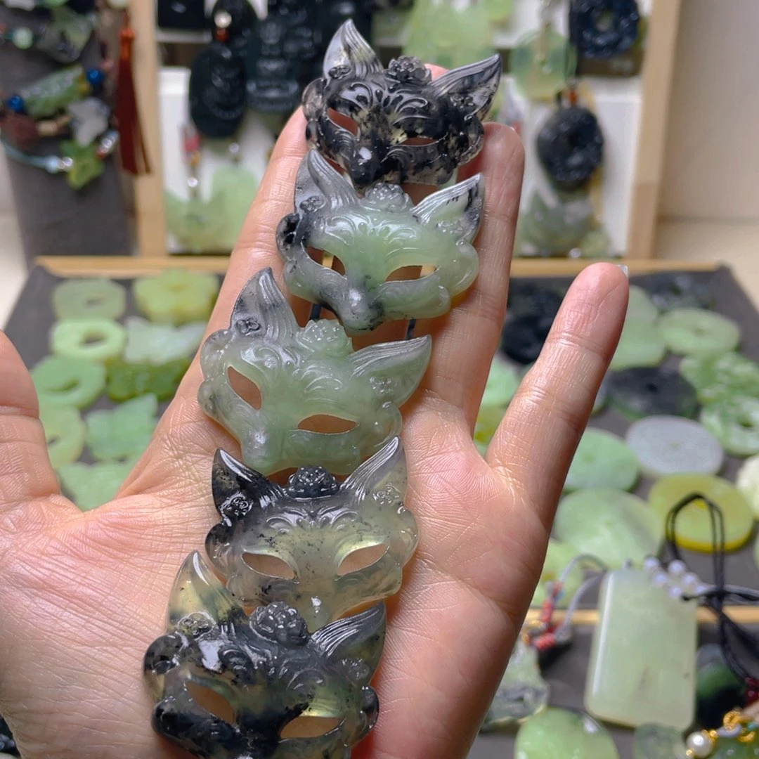 蛇纹石玉未镶嵌颈饰