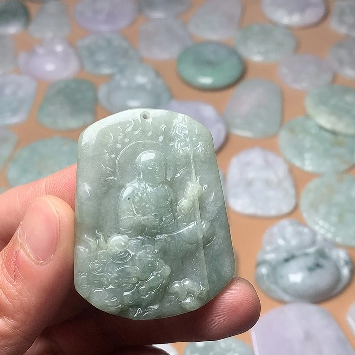 翡翠未镶嵌颈饰地藏王