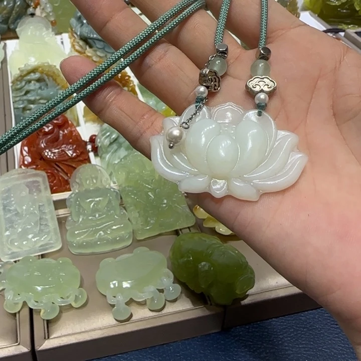 蛇纹石玉吊坠未镶嵌