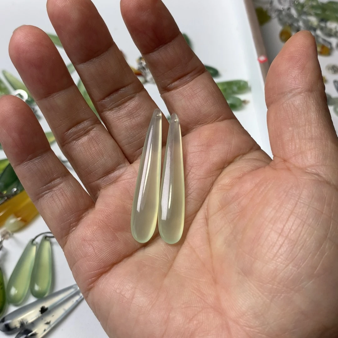 七***猫蛇纹石玉未镶嵌耳环